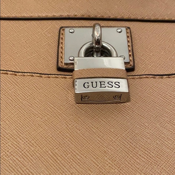 AUTHENTIC GUESS PURSE - Picture 2 of 9